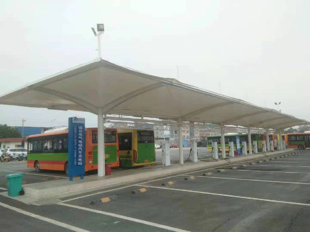 來賓鋼結(jié)構(gòu)車棚 膜結(jié)構(gòu)充電站